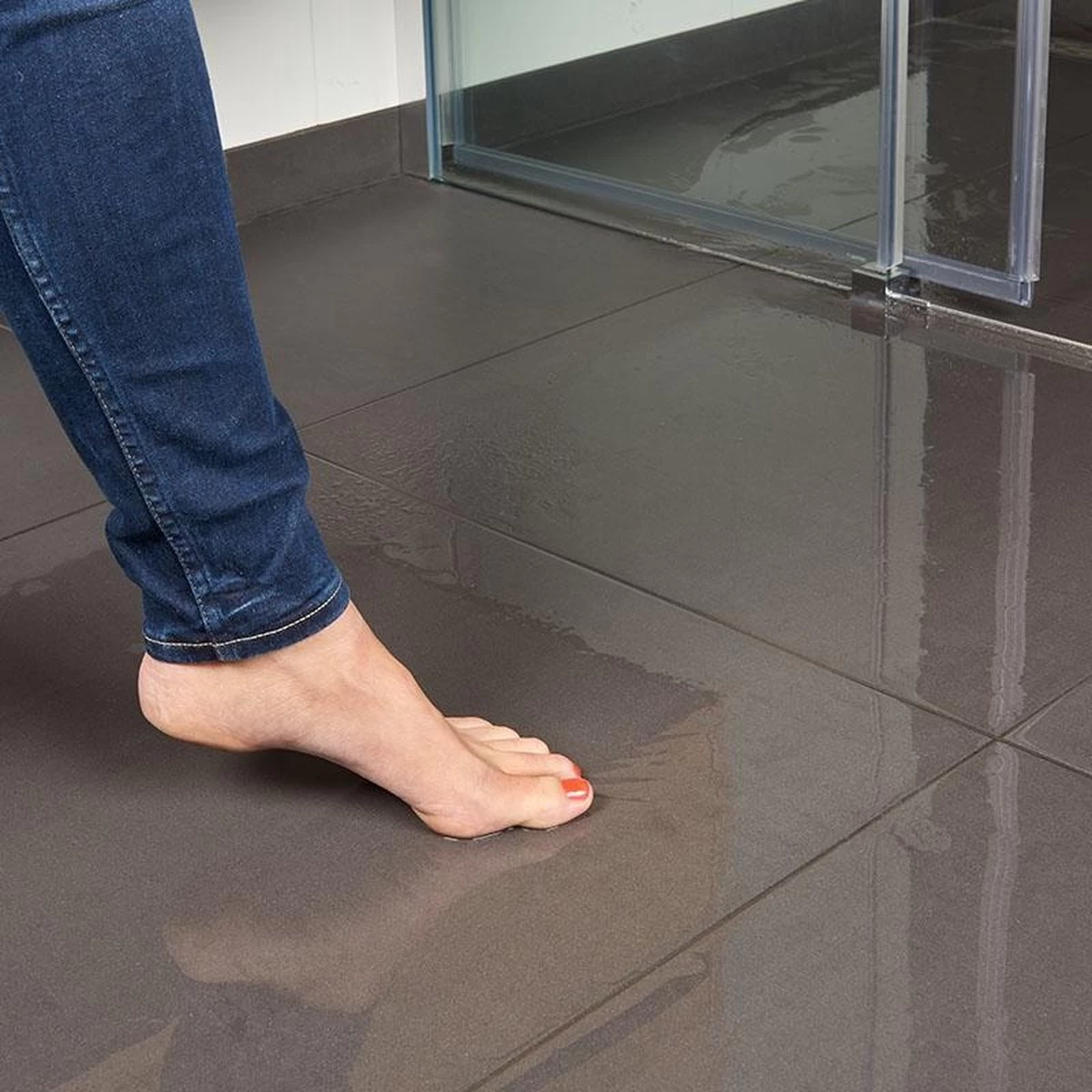 Secucare Anti Slip Spray 100ml - Antislip Voor Tegelvloeren 5 Secucare Anti Slip Spray 100ml - Antislip Voor Tegelvloeren - Afbeelding 5