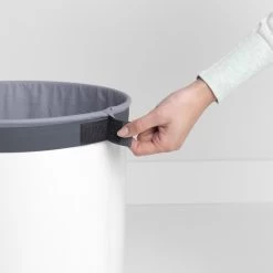 Brabantia Wasmand Met Deksel - 60 L - White / Kurken Deksel -Huishoudelijke Schoonmaak 1200x1200 583