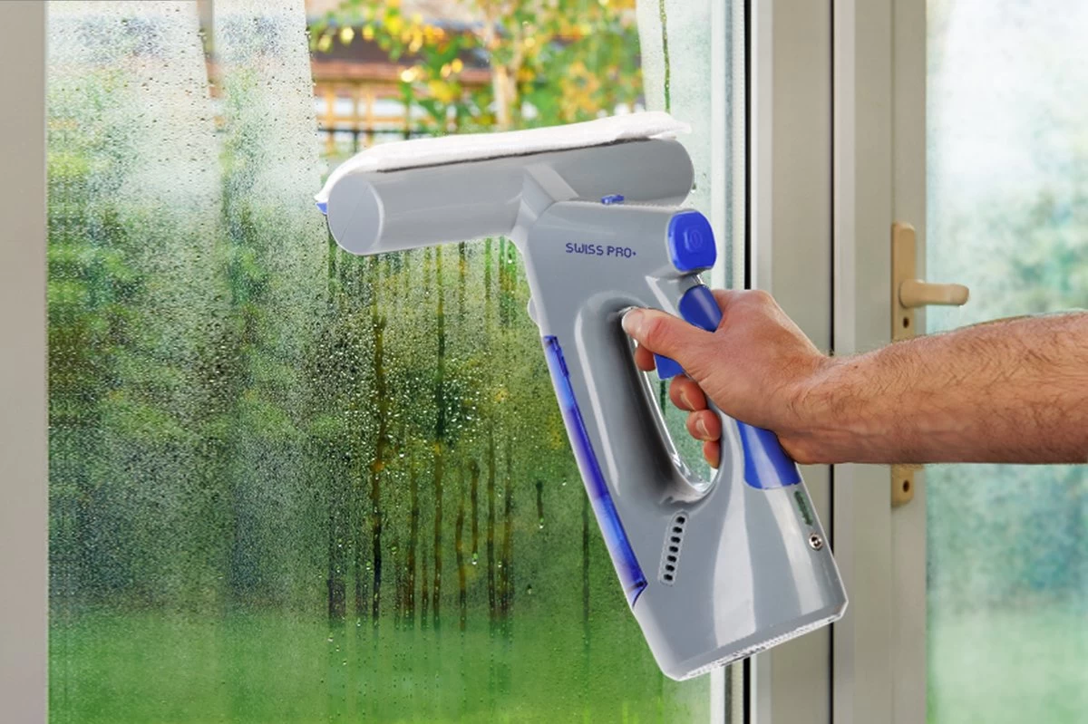 Swiss Pro+ Ruitenreiniger 3 In 1 WV 2 Blue Edition Window Vac - Ca. 120 M² - Waterzuiger - Incl. Smalle Zuigmond - Oplaadbaar - Raamwisser - Streeploos - Clicksystem - 2 Microvezeldoekjes - Met Sprayfunctie - Low Noise - Hepafilter 4 Swiss Pro+ Ruitenreiniger 3 In 1 WV 2 Blue Edition Window Vac - Ca. 120 M² - Waterzuiger - Incl. Smalle Zuigmond - Oplaadbaar - Raamwisser - Streeploos - Clicksystem - 2 Microvezeldoekjes - Met Sprayfunctie - Low Noise - Hepafilter - Afbeelding 4