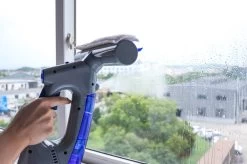 Swiss Pro+ Ruitenreiniger 3 In 1 WV 2 Blue Edition Window Vac - Ca. 120 M² - Waterzuiger - Incl. Smalle Zuigmond - Oplaadbaar - Raamwisser - Streeploos - Clicksystem - 2 Microvezeldoekjes - Met Sprayfunctie - Low Noise - Hepafilter 16 Swiss Pro+ Ruitenreiniger 3 In 1 WV 2 Blue Edition Window Vac - Ca. 120 M² - Waterzuiger - Incl. Smalle Zuigmond - Oplaadbaar - Raamwisser - Streeploos - Clicksystem - 2 Microvezeldoekjes - Met Sprayfunctie - Low Noise - Hepafilter -Huishoudelijke Schoonmaak 1200x799 11