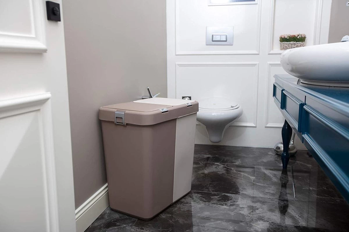 Motek® - Wasmand - 2 Vakken Met Deksel - Met Touch Deksel - Gemaakt Van 100% Gerecycled Kunststof - 80 L - Wasmand Met Deksel - Wassorteerder - Grijs - Wit 6 Motek® - Wasmand - 2 Vakken Met Deksel - Met Touch Deksel - Gemaakt Van 100% Gerecycled Kunststof - 80 L - Wasmand Met Deksel - Wassorteerder - Grijs - Wit - Afbeelding 6