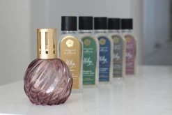 Ashleigh & Burwood Lampenolie Geurolie - Freesia & Orchid 250 Ml 11 Ashleigh & Burwood Lampenolie Geurolie - Freesia & Orchid 250 Ml -Huishoudelijke Schoonmaak 1200x800 41