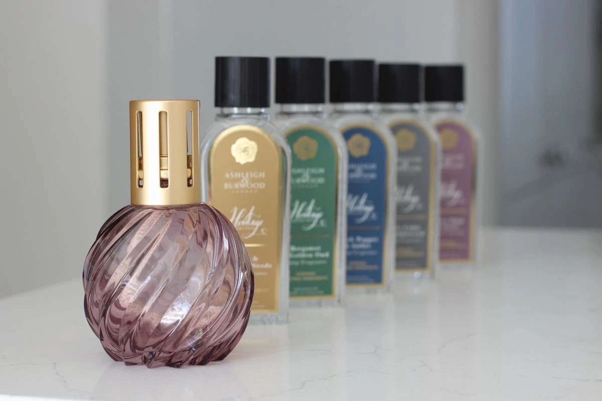 Ashleigh & Burwood Lampenolie Geurolie - Freesia & Orchid 250 Ml 6 Ashleigh & Burwood Lampenolie Geurolie - Freesia & Orchid 250 Ml - Afbeelding 6