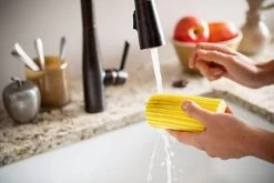 Scrub Daddy Damp Duster - Wonder Stoffer - Licht Blauw -Huishoudelijke Schoonmaak 1200x802 1