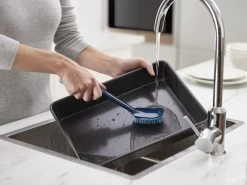 Joseph Joseph CleanTech Afwasborstel En Schrobber Set - Kunststof 11 Joseph Joseph CleanTech Afwasborstel En Schrobber Set - Kunststof -Huishoudelijke Schoonmaak 1200x899 3