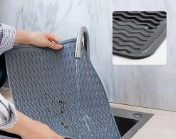 Merkloos Afdruipmat - Pannenonderzetter- Siliconen Mat - Zwart - 30 X 40 CM - Met Ophanggat - Hittebestendig 8 Merkloos Afdruipmat - Pannenonderzetter- Siliconen Mat - Zwart - 30 X 40 CM - Met Ophanggat - Hittebestendig -Huishoudelijke Schoonmaak 1200x954 2