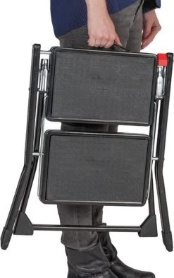 Huishoudtrap Opstapje Handy Zwart 2 Treden -Huishoudelijke Schoonmaak 754x1200 1