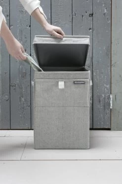 Brabantia Wasmand Met Deksel - Stapelbaar - 35 L - Grey -Huishoudelijke Schoonmaak 799x1200 10