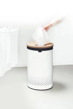 Brabantia Wasmand Met Deksel - 60 L - White / Kurken Deksel -Huishoudelijke Schoonmaak 799x1200 2