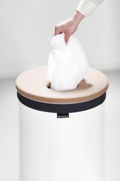 Brabantia Wasmand Met Deksel - 60 L - White / Kurken Deksel -Huishoudelijke Schoonmaak 799x1200 4