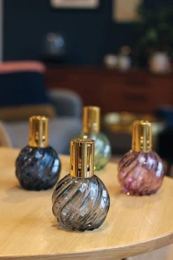 Ashleigh & Burwood Lampenolie Geurolie - Freesia & Orchid 250 Ml 9 Ashleigh & Burwood Lampenolie Geurolie - Freesia & Orchid 250 Ml -Huishoudelijke Schoonmaak 800x1200 18