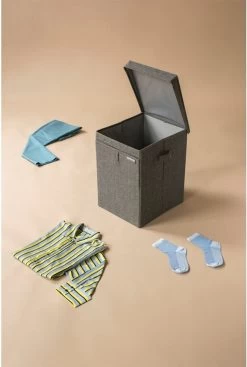 Brabantia Wasmand Met Deksel - Stapelbaar - 35 L - Pepper Black -Huishoudelijke Schoonmaak 807x1200 1